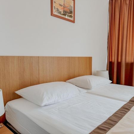 Motel Ljetni Raj Baška Voda エクステリア 写真