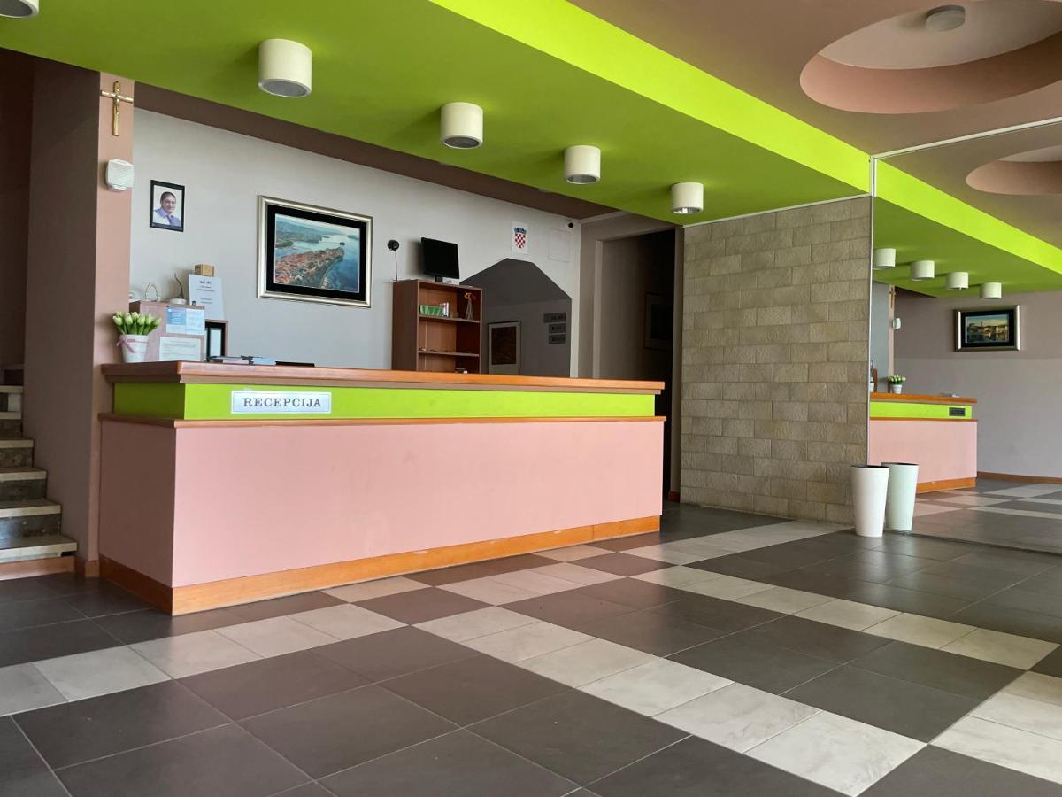 Motel Ljetni Raj Baška Voda エクステリア 写真
