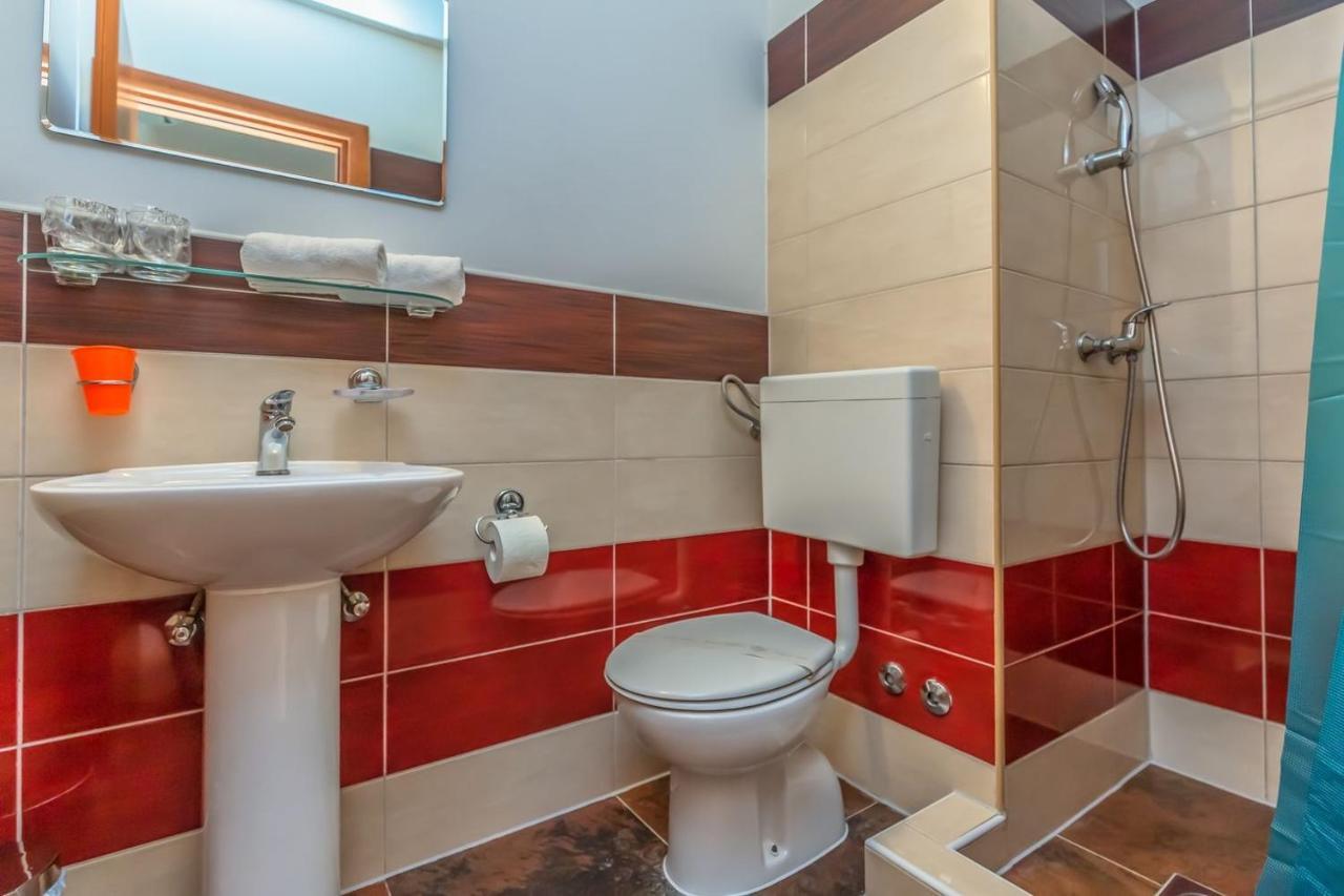 Motel Ljetni Raj Baška Voda エクステリア 写真