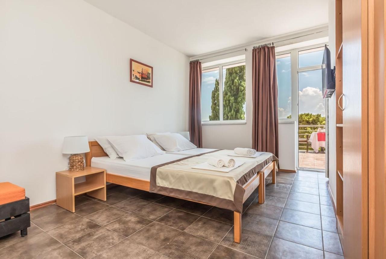 Motel Ljetni Raj Baška Voda エクステリア 写真