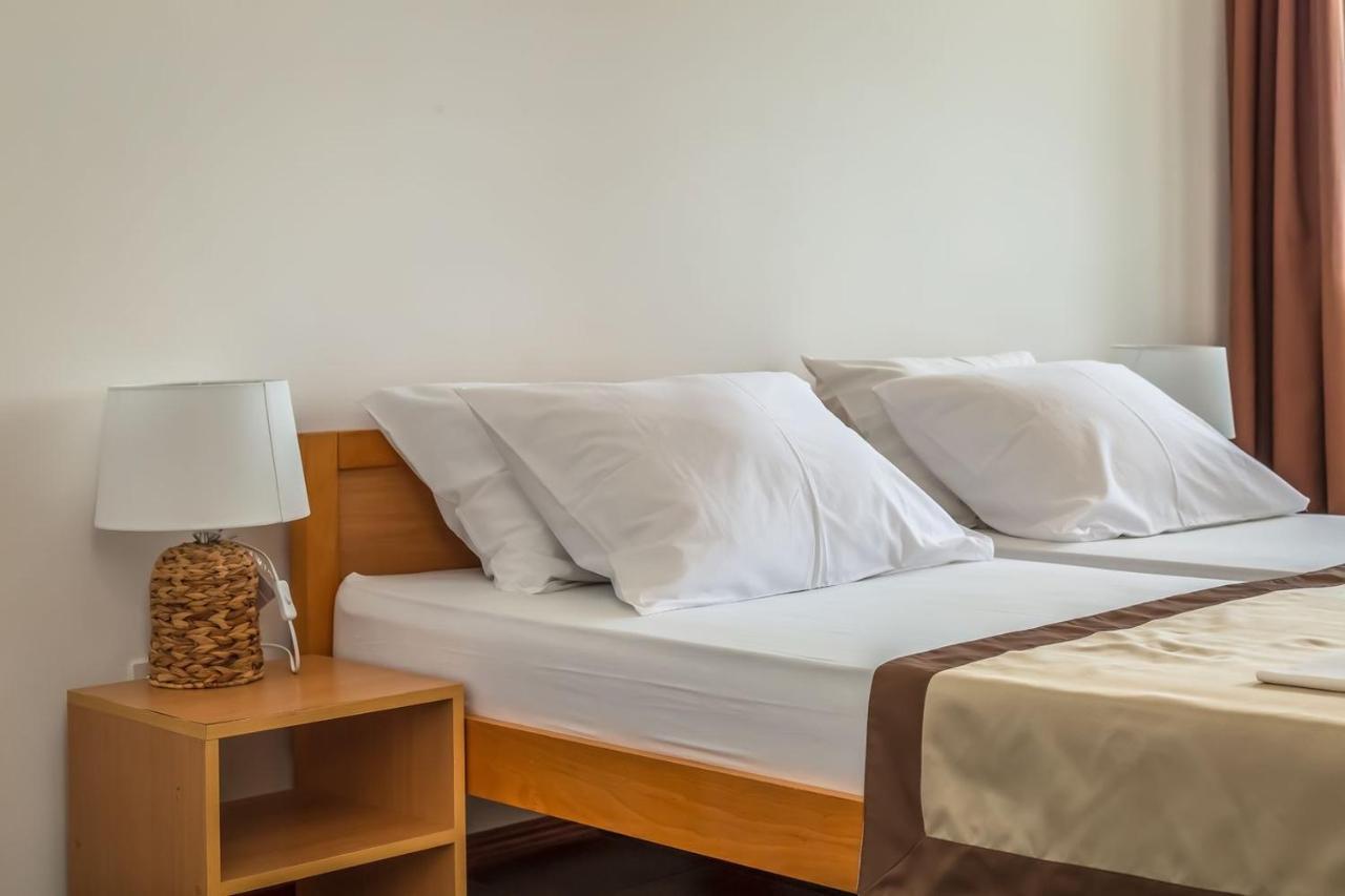 Motel Ljetni Raj Baška Voda エクステリア 写真
